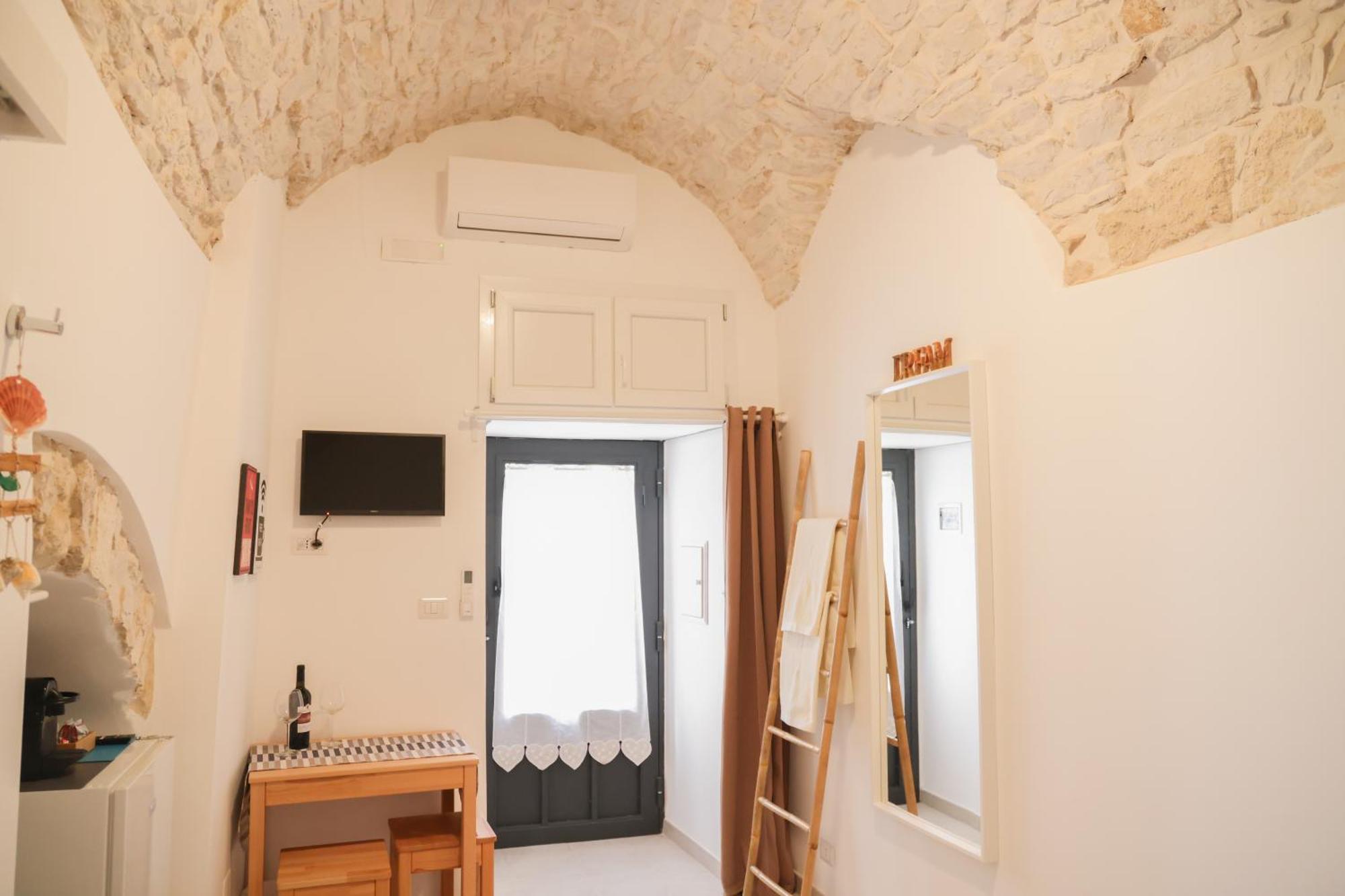 Room 20 - Piccola Camera In Pietra Bianca Giovinazzo Eksteriør billede