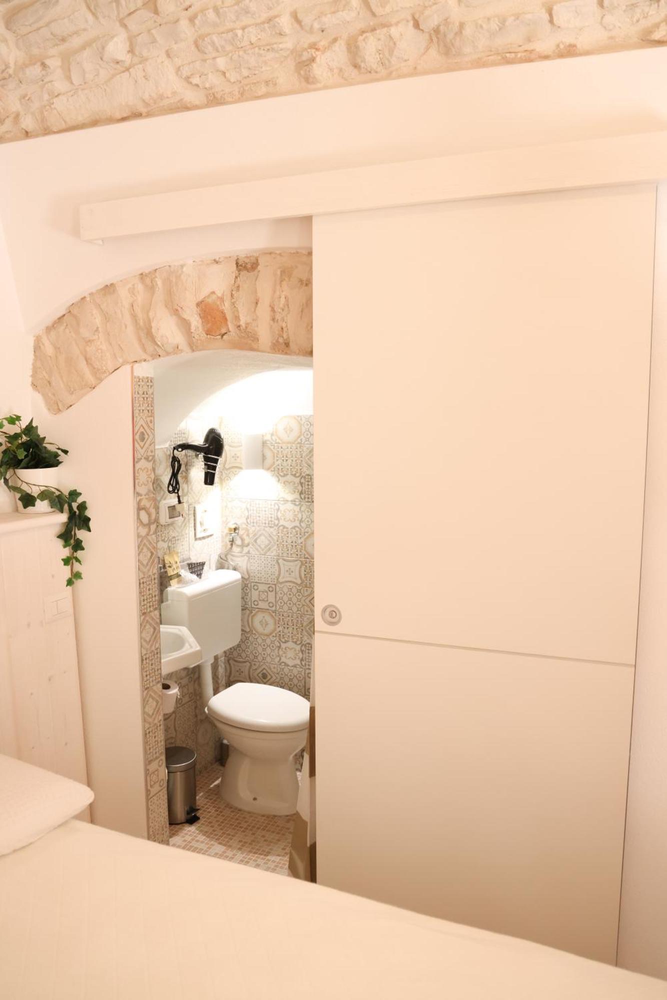 Room 20 - Piccola Camera In Pietra Bianca Giovinazzo Eksteriør billede